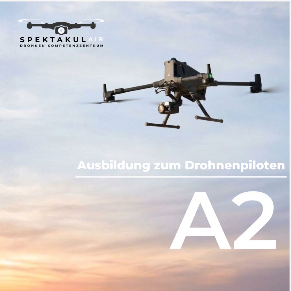Kursgrafik Ausbildung zum Drohnenpiloten A2 mit Industriedrohne vor Abendhimmel