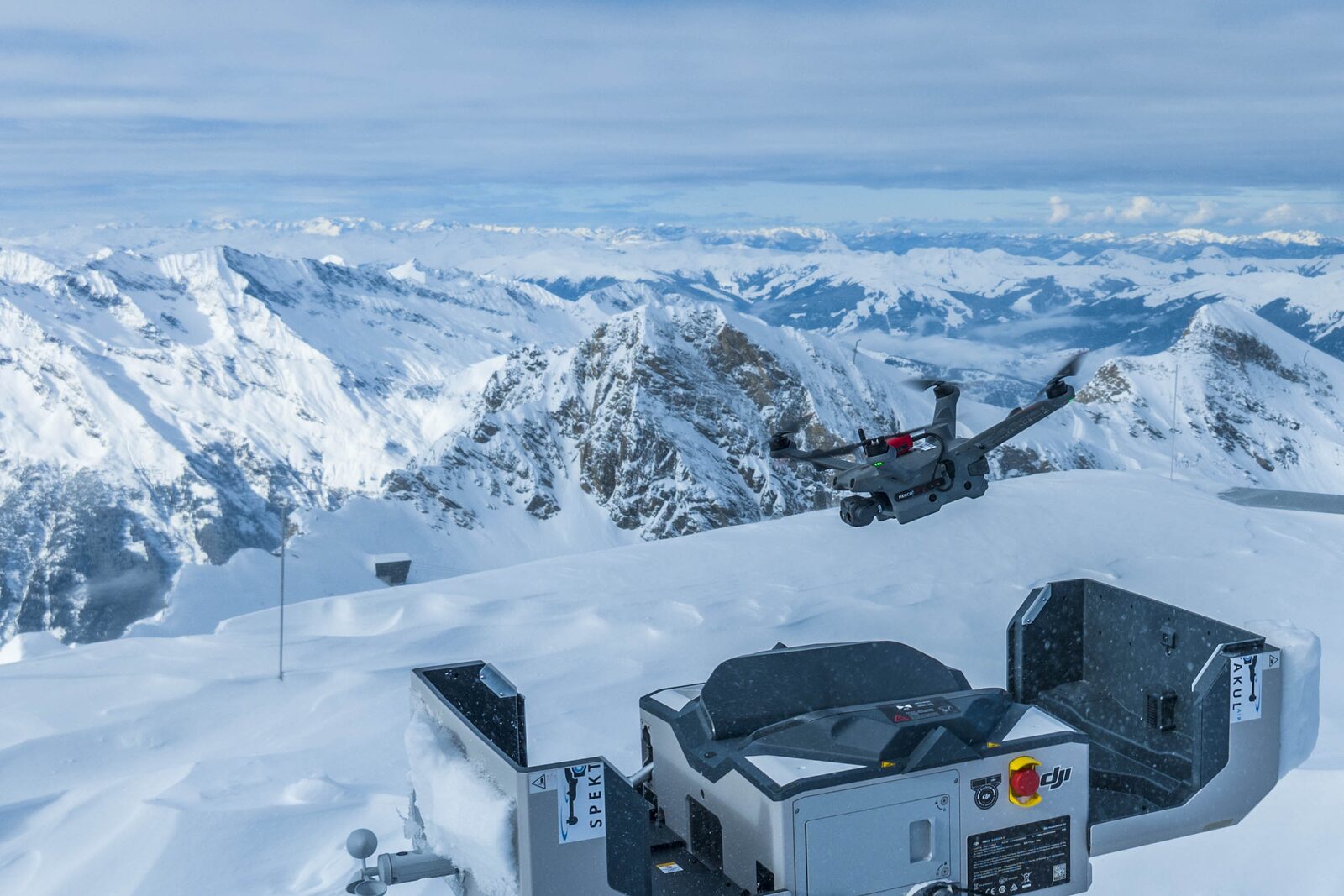 Drohne mit Docking-Station im Hochgebirge – spektakulAIR